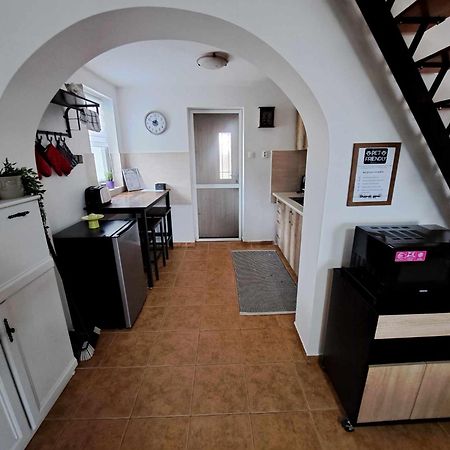 Grapeline Guesthouse Chotin Bagian luar foto