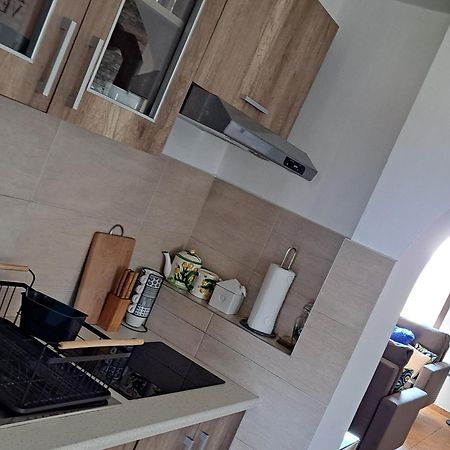Grapeline Guesthouse Chotin Bagian luar foto