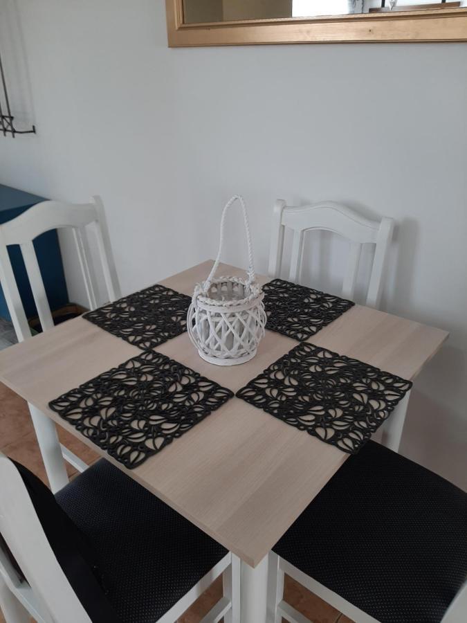 Grapeline Guesthouse Chotin Bagian luar foto