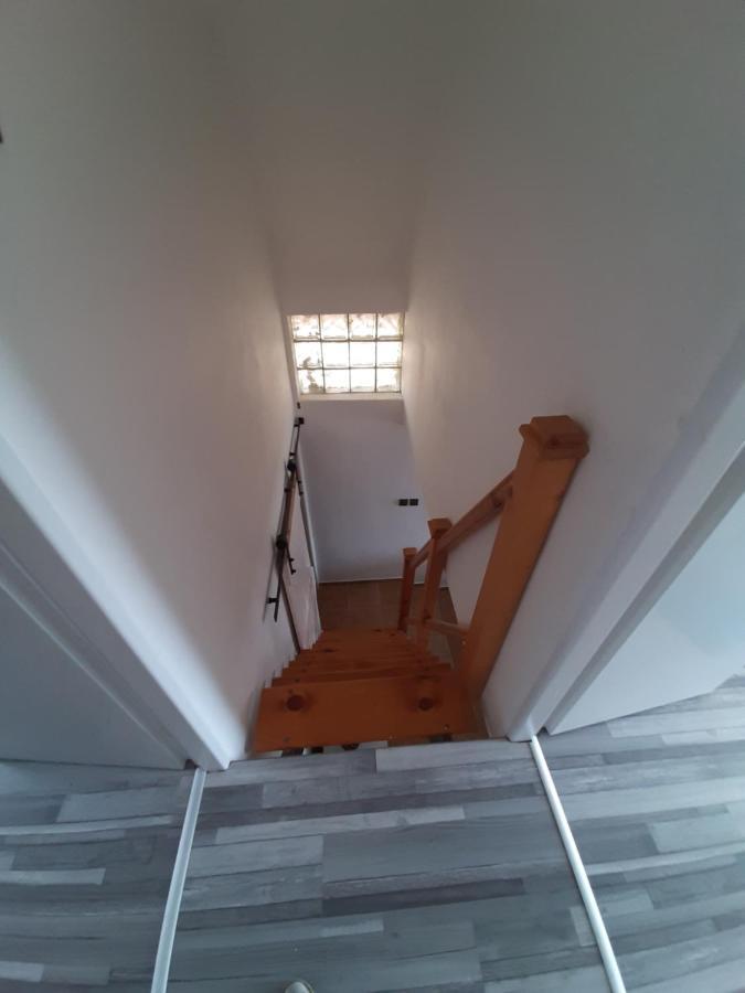 Grapeline Guesthouse Chotin Bagian luar foto