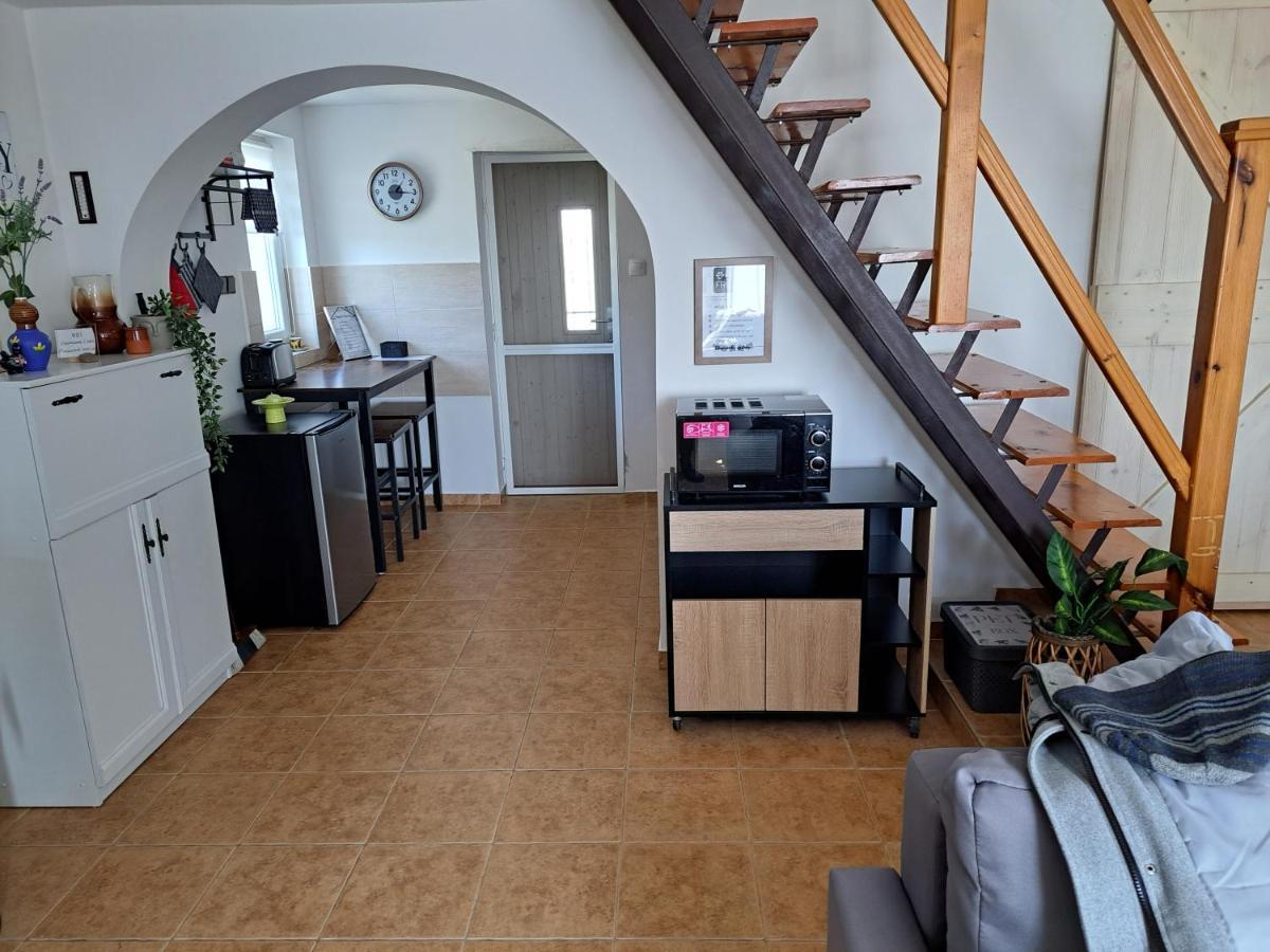 Grapeline Guesthouse Chotin Bagian luar foto