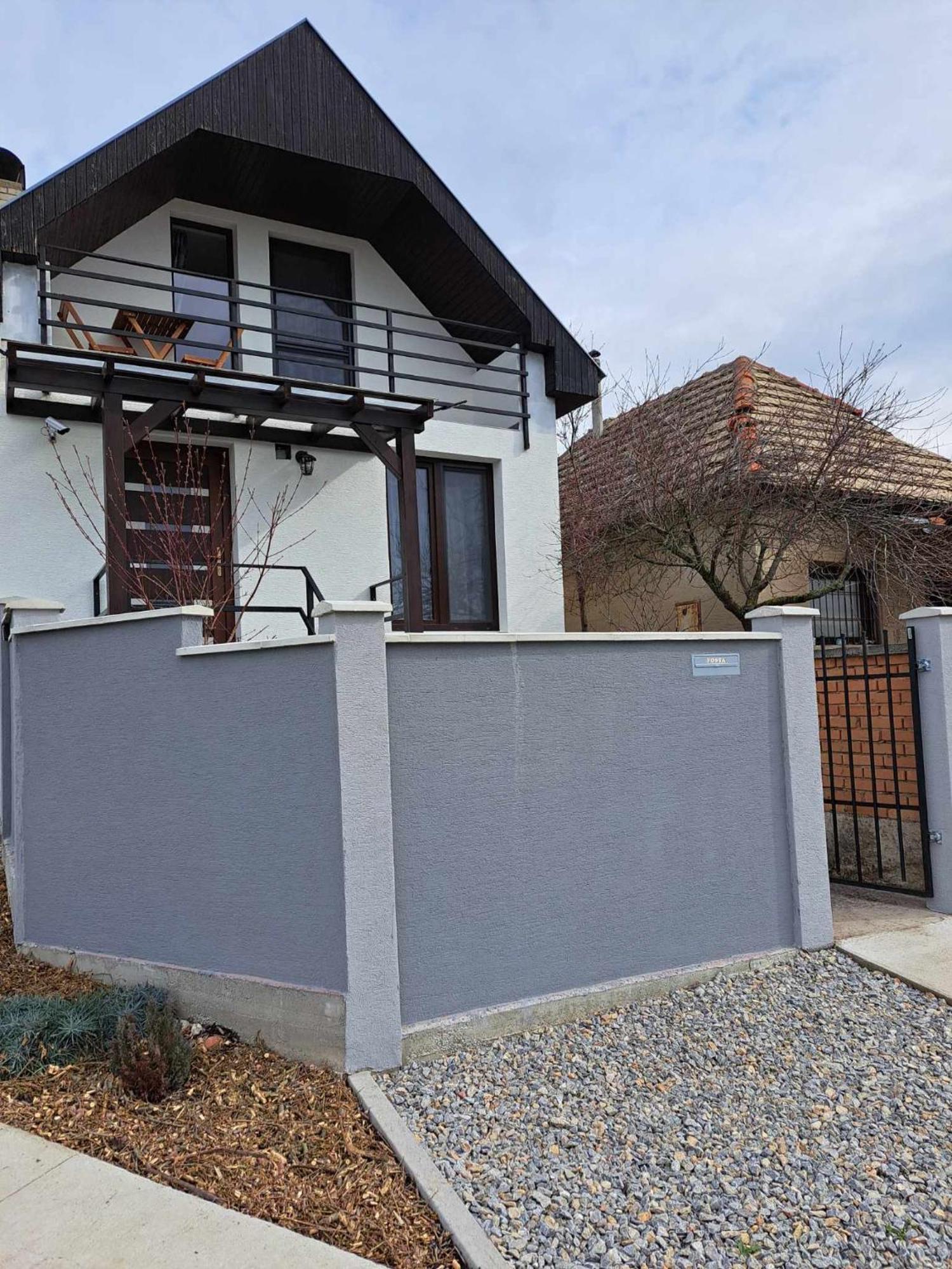 Grapeline Guesthouse Chotin Bagian luar foto