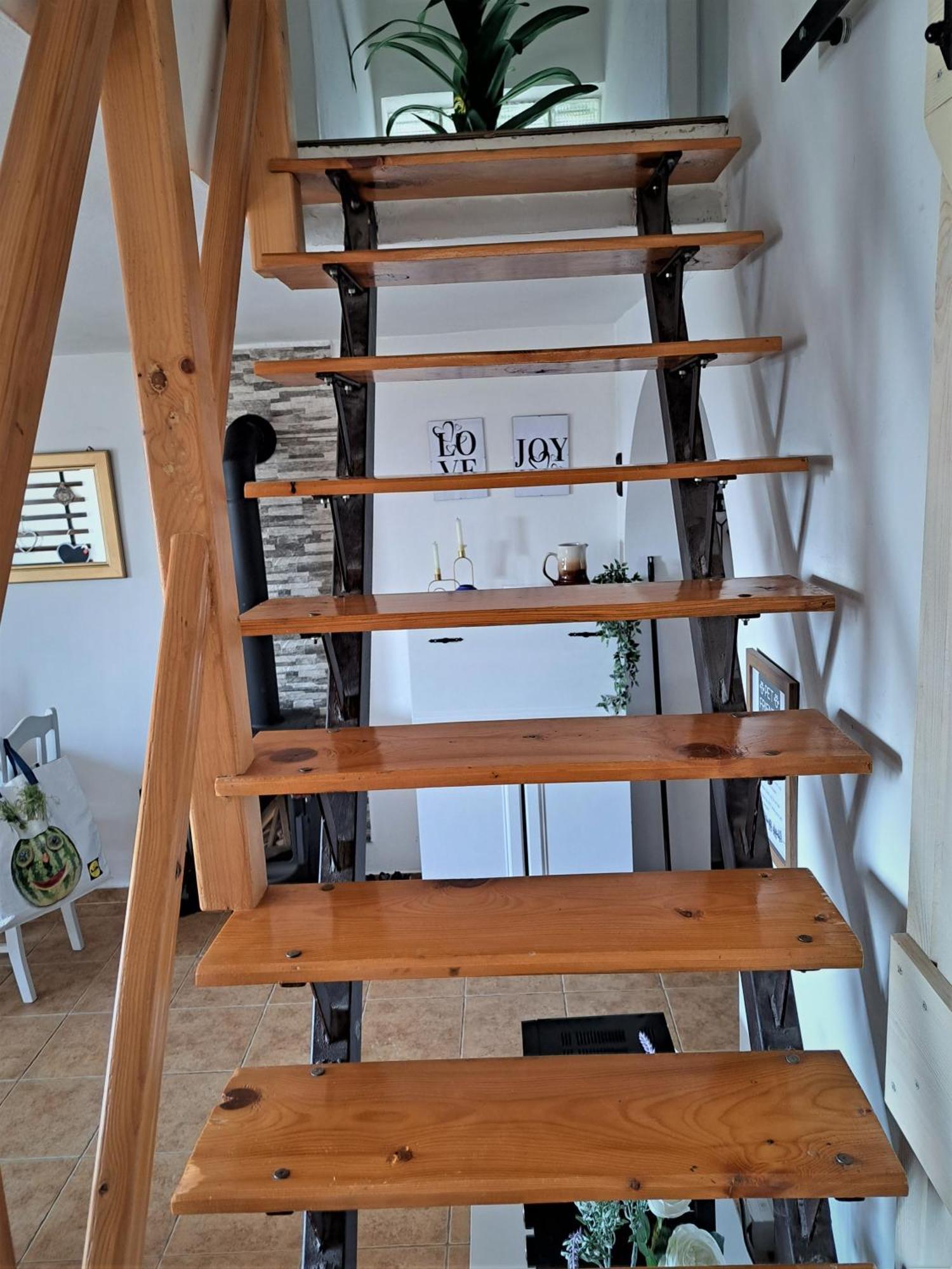 Grapeline Guesthouse Chotin Bagian luar foto